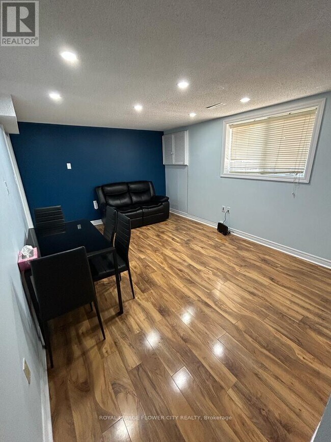 Photo - 4 Lascelles Blvd