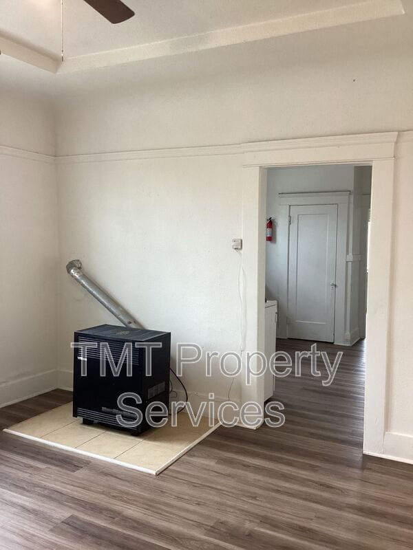 Photo - 204 W Oak St