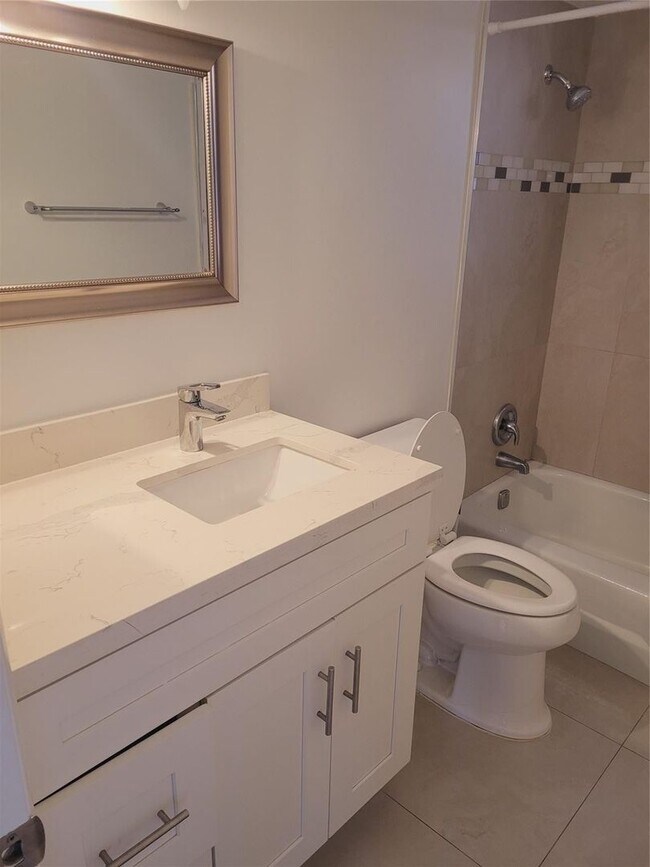 Photo - 770 NE 38th St