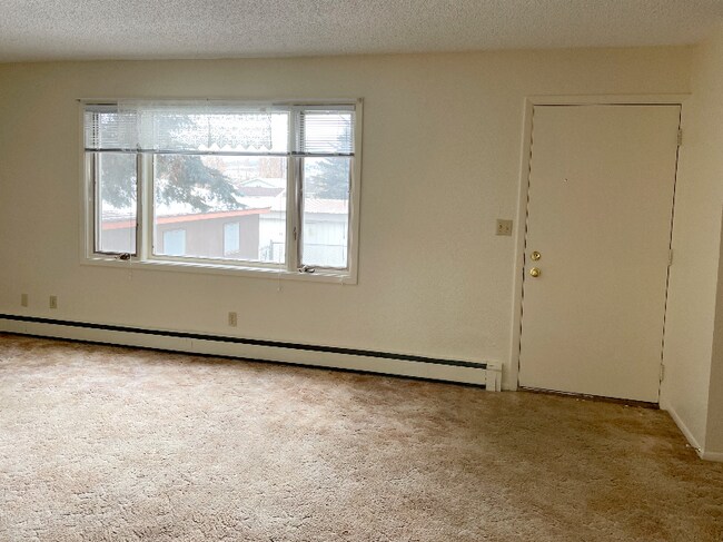 Photo - 472 Russell Ln Unidad 2