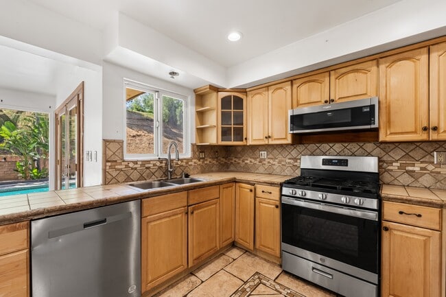 Photo - 8743 Topanga Canyon Blvd