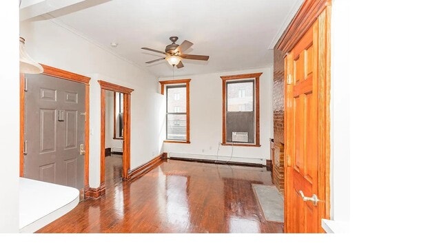 Photo - 1079 Broadway