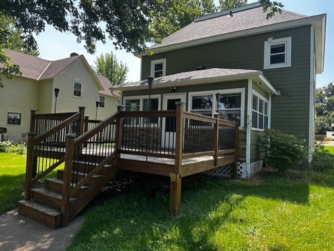 Photo - 308 1st St S