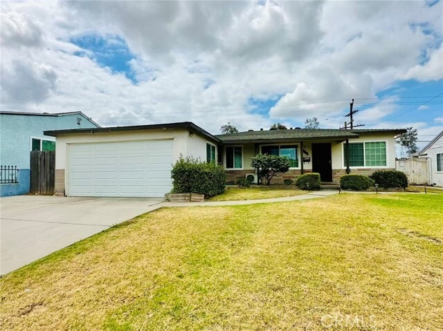 Building Photo - 400 E Fernfield Dr