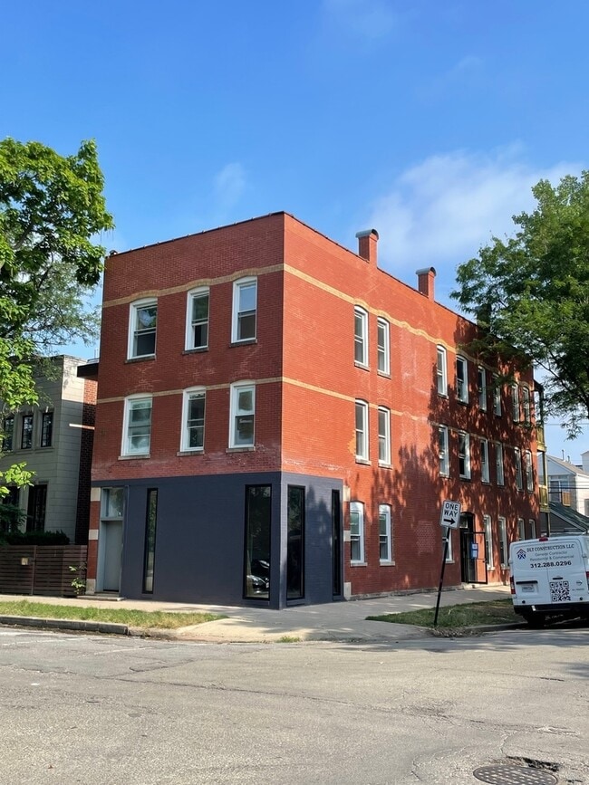 Building Photo - 2159 W Huron St Unit 2R Rental