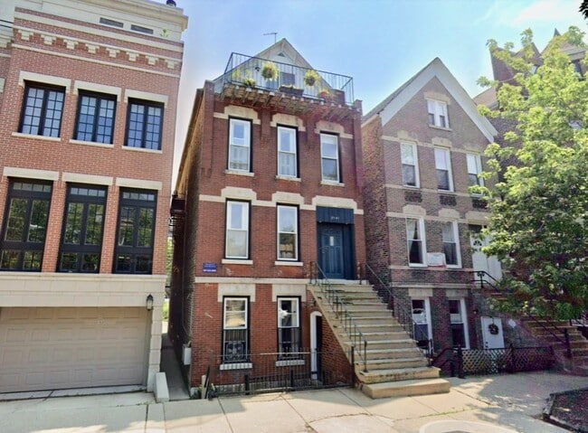 Photo - 2141 W Webster Ave Unidad 2R