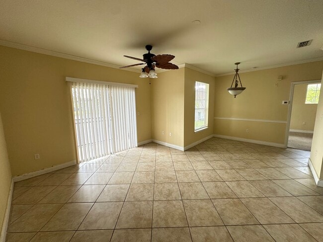 Building Photo - Abdul Rasack Unit 4628 Rental
