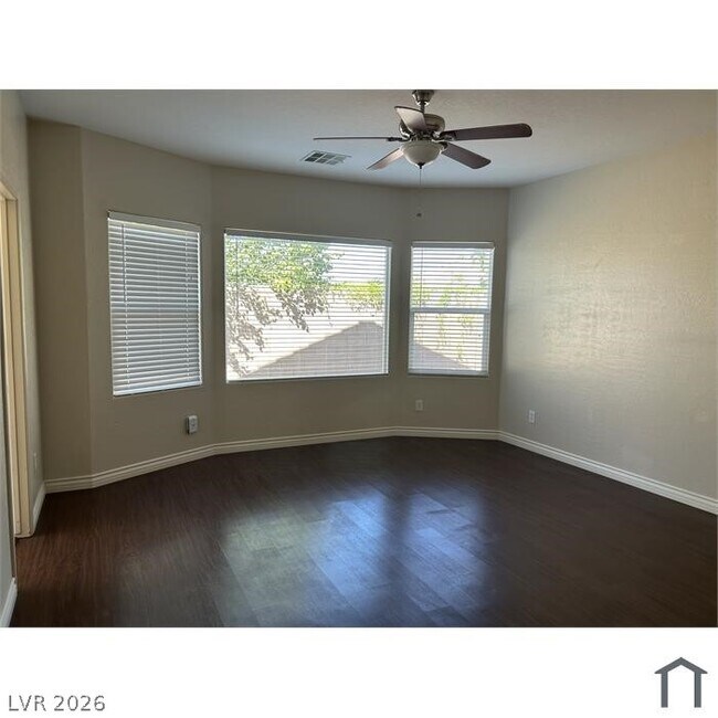 Photo - 2660 Lochleven Way