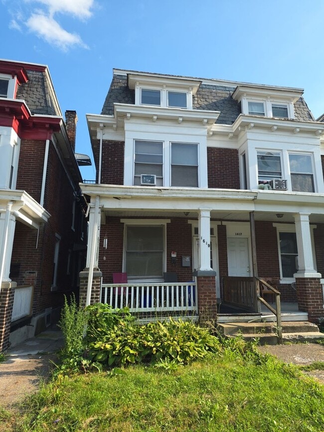 Building Photo - 1619 Berryhill St Unit Apt 3