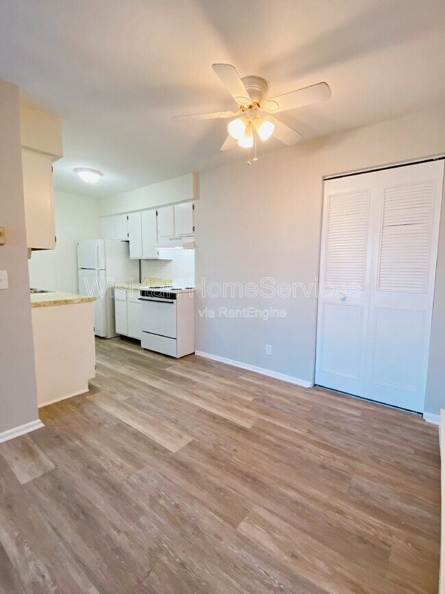 203 Charleston Blvd Unit 5