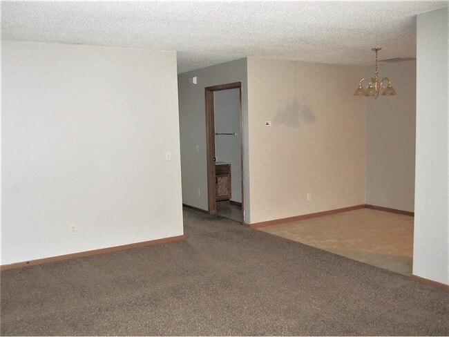 Photo - 594 W 8th St