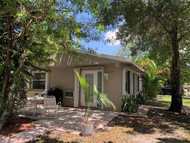 Photo - 801 SW 10th St Unidad 1
