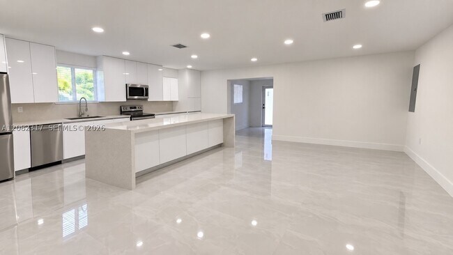 Photo - 776 NW 10th St