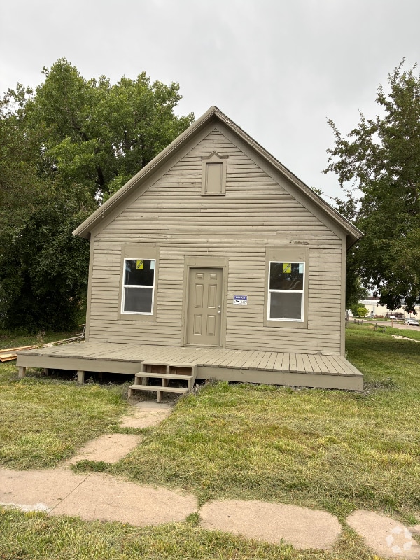 Building Photo - 302 E 9th St Rental