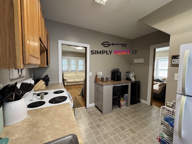 Large 3 Bedroom | On Campus | Free parking | Signing Bonus!