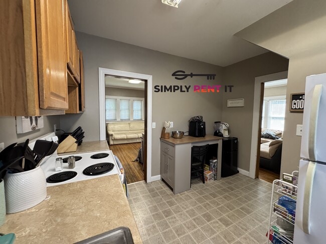 Photo - Large 3 Bedroom | On Campus | Free parking | Signing Bonus!