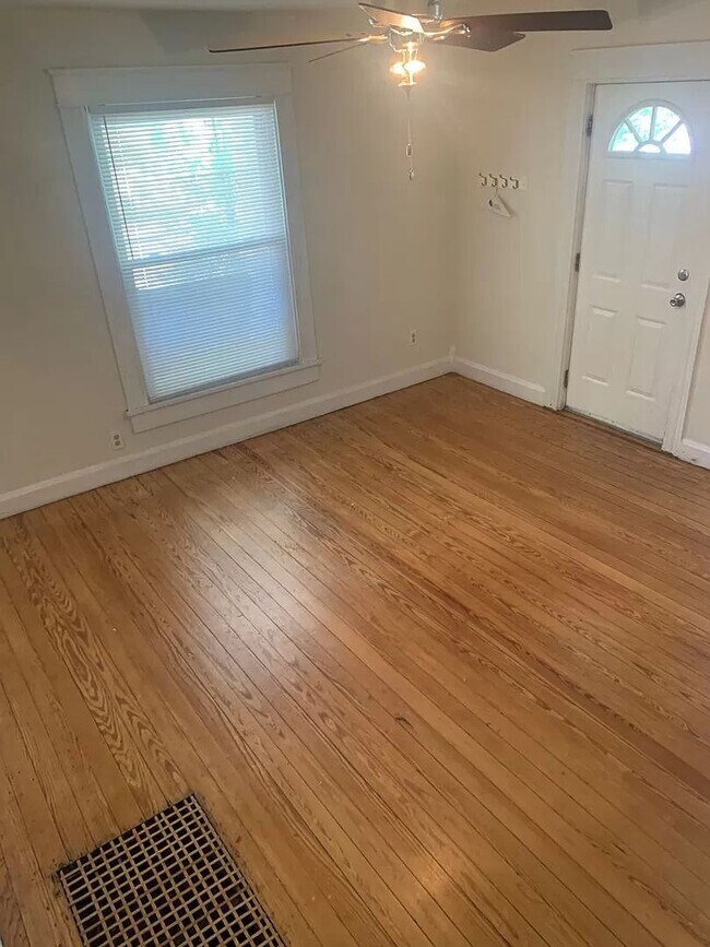 Photo - 308 S Madison St Apartamento