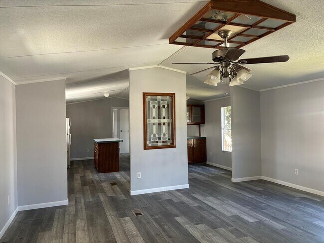 Photo - 231 6 Morris Ln