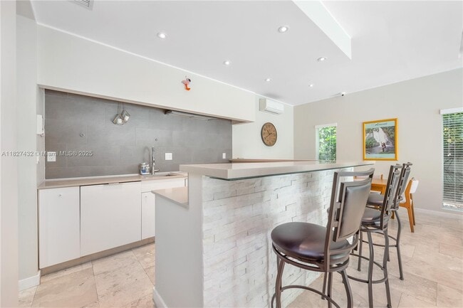 Photo - 472 Minola Dr