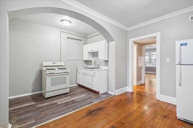 Photo - 5041 W 18th St Unit 8