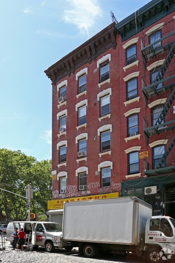 Photo - 123 1/2 Chrystie St