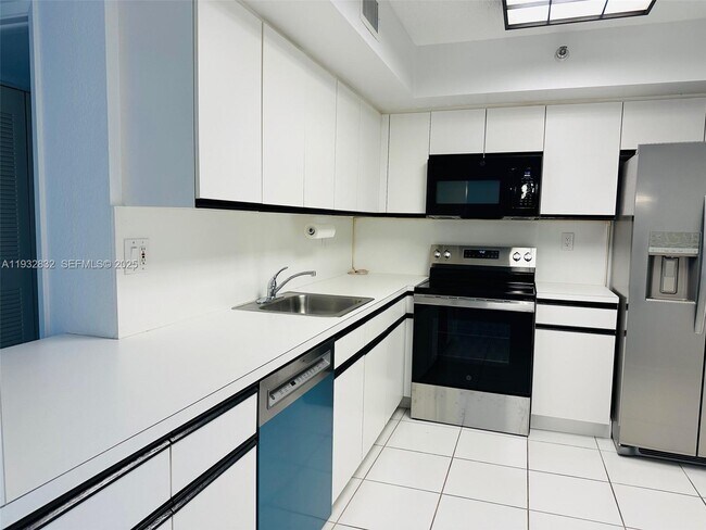 Photo - 19101 NE 36th Pl Unidad 1409