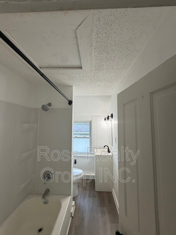 Photo - 1121 Delence St Unit Upstairs