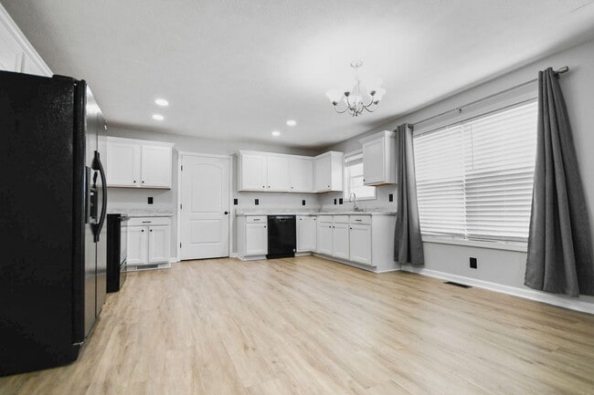 Photo - Dog Friendly Three Bedroom!