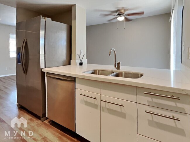 Photo - 1404 W La Jolla Dr