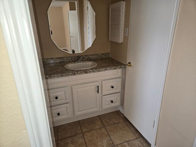 Photo - 7911 Southmeadow Dr