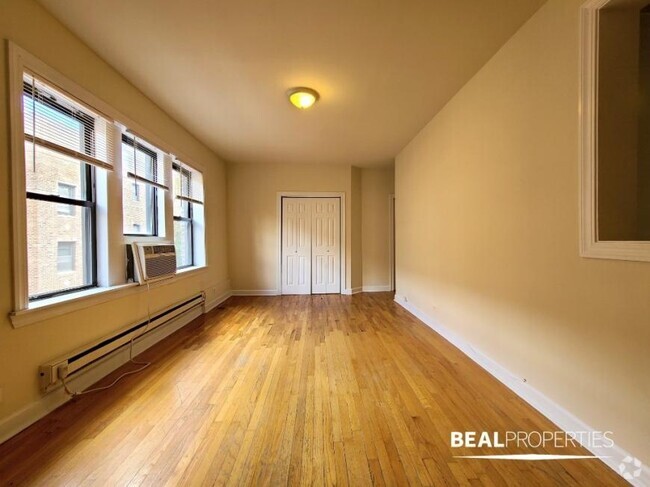 Building Photo - 1 bedroom in CHICAGO IL 60613 Unit E2 Rental