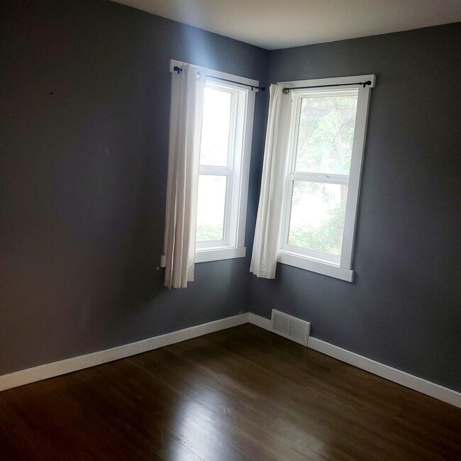 Photo - 2620 7th Ave N