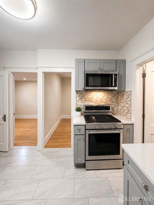 32 Edwin St Unit 2