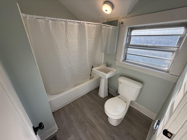 Photo - 2235 Ekin Ave