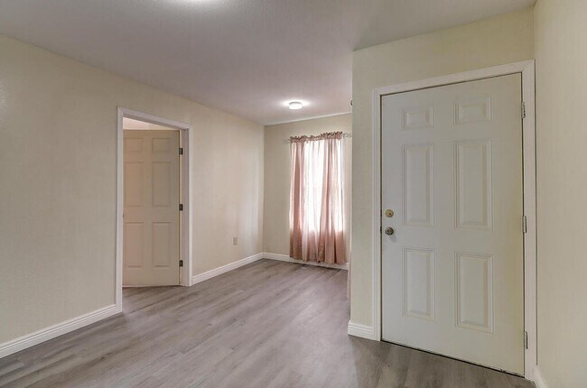 Photo - 907 Laredo St