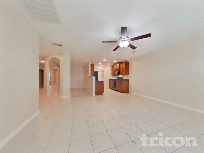 Photo - 524 Red Dusk Paint Dr