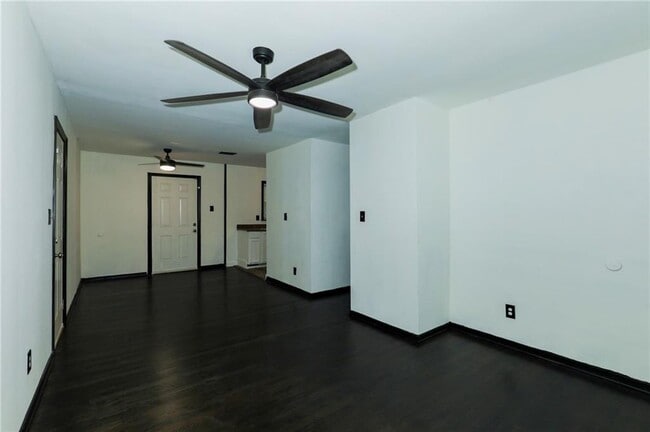 Photo - 836 Bolton Rd NW