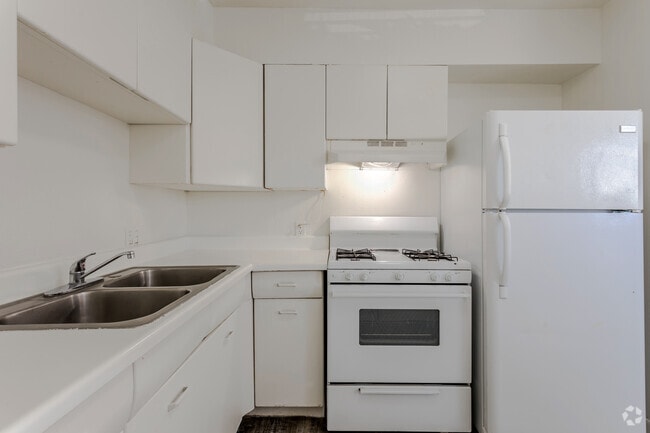 2BR, 1.5BA - 1024 SF TH - Kitchen