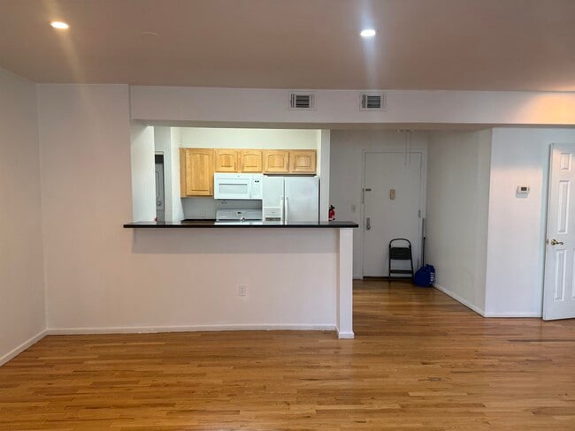 Photo - 522 Gregory Ave Unit B304