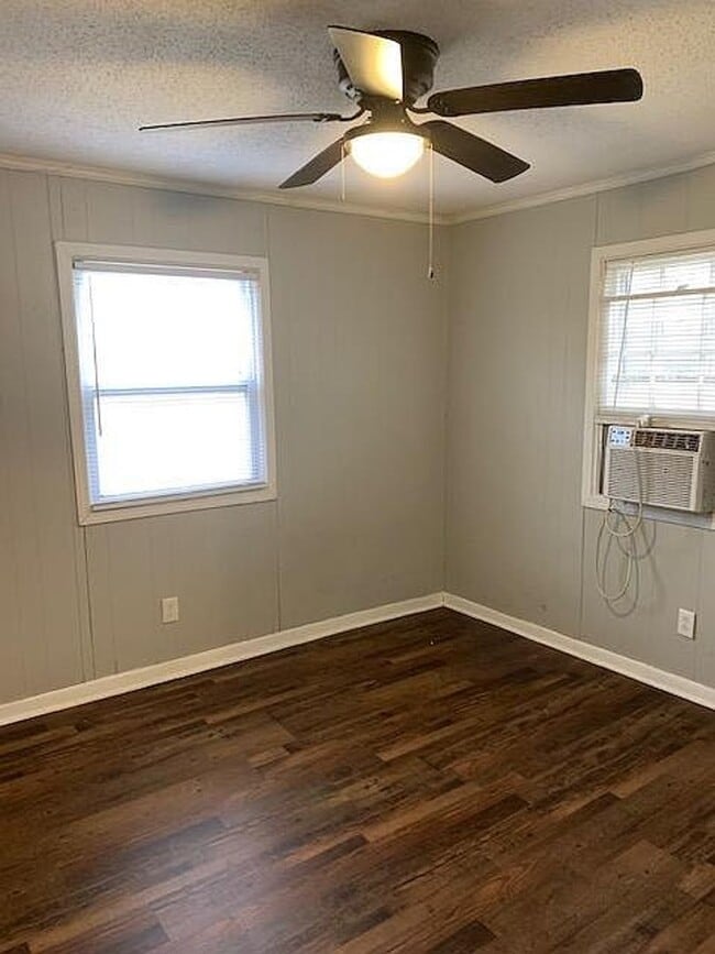 Photo - AVAILABLE NOW!!!  BEMIS LOCATION-  GREAT 2 BEDROOM HOME!!!!!
