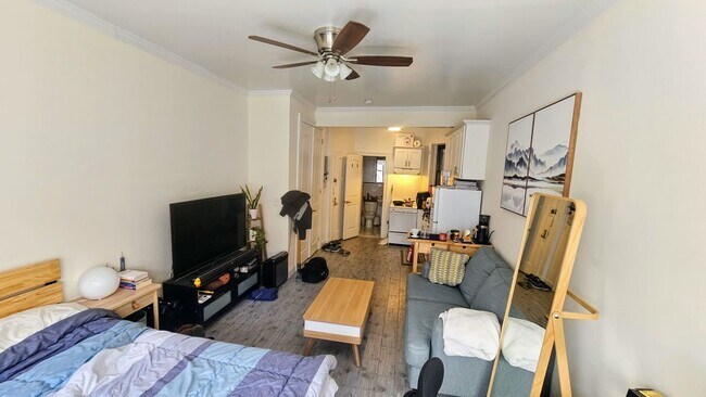 Photo - 403 E 73rd St Apartment