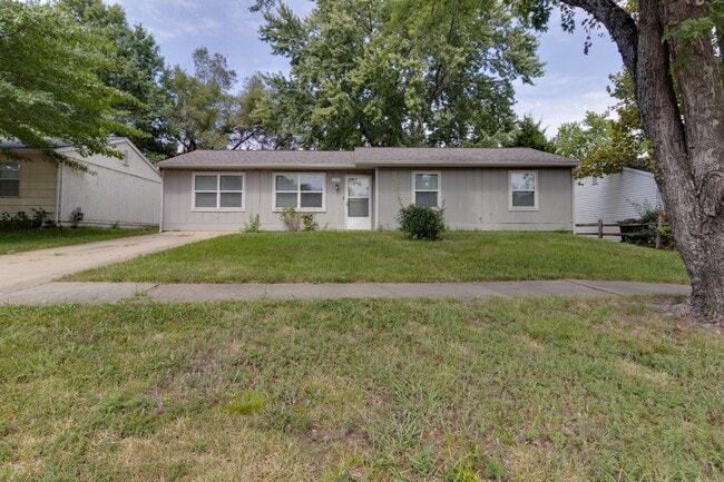 Building Photo - 1200 E 27th St Rental