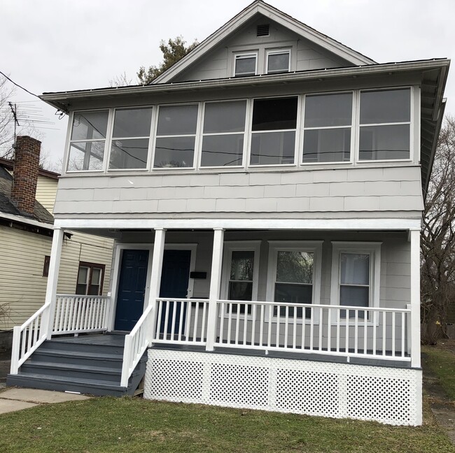 Building Photo - 206 Hall Ave Unit 1