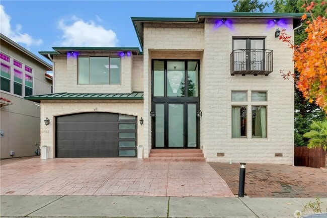 Building Photo - Exquisite Custom-Built 6 Bedroom 5.5 Bath House in Kent
