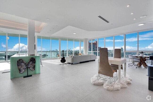 Building Photo - 100 South Pointe Dr Unit 3601 Rental