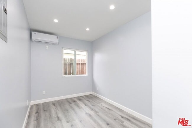 Photo - 7420 Vanalden Ave