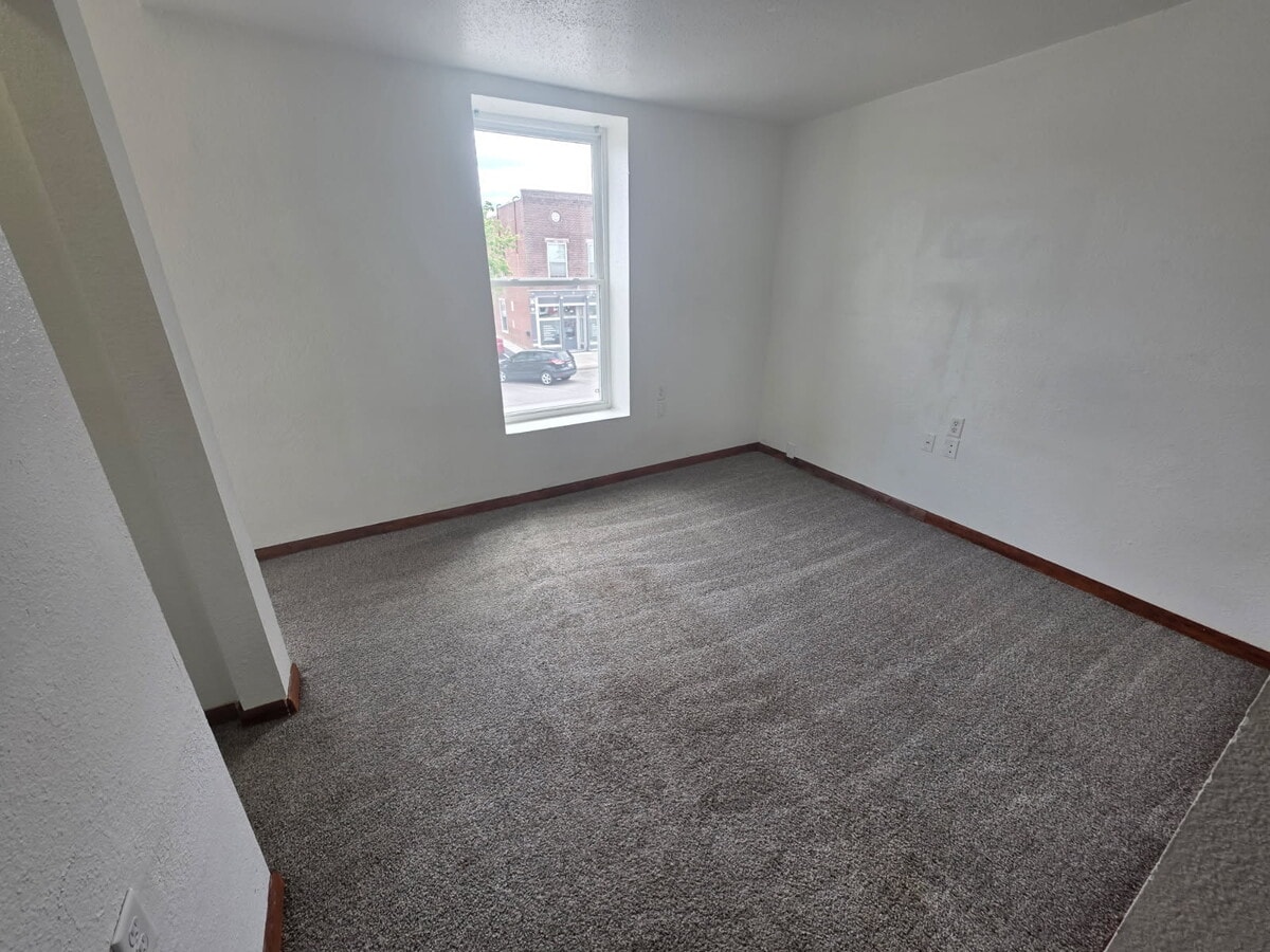 Photo - 170 N Main St
