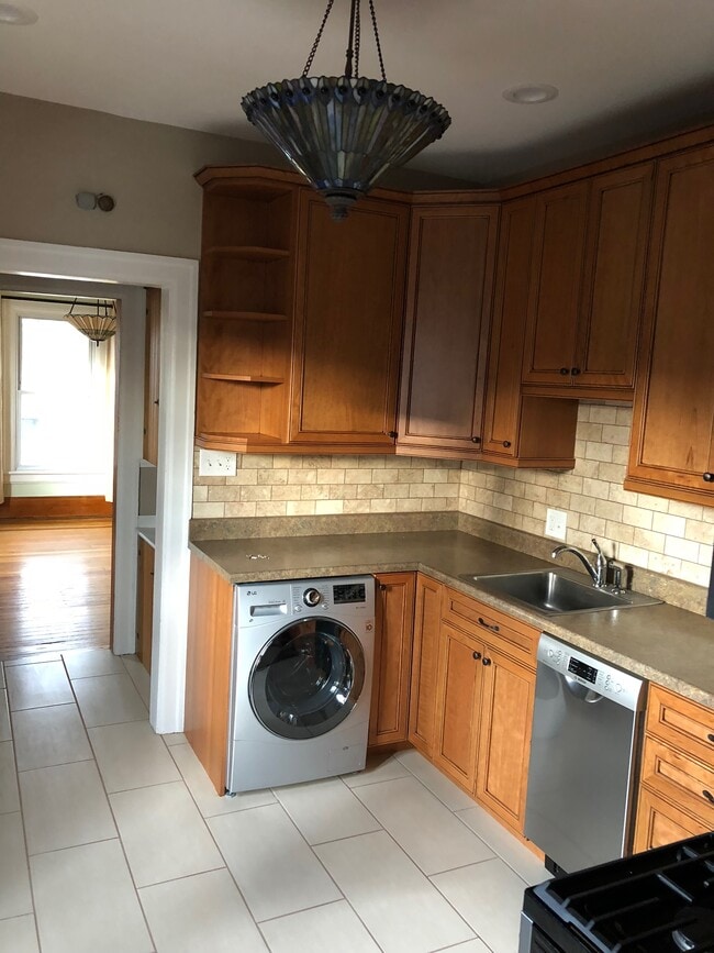 Lavadora/secadora - 1704 E 16th Ave