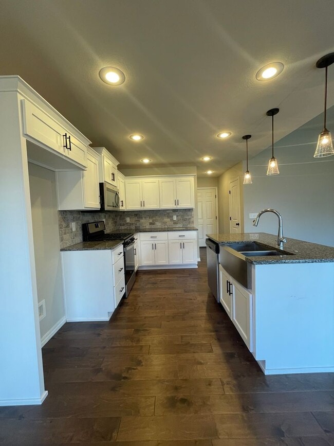 Photo - Executive Rental - Old Castle Estate Subdivision - Nixa