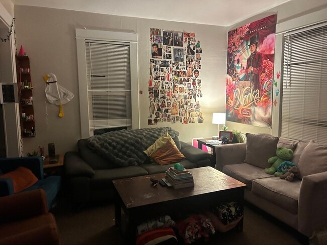 Photo - PRELEASE: Spacious 6+ bdrm/2 bath in York Neighborhood